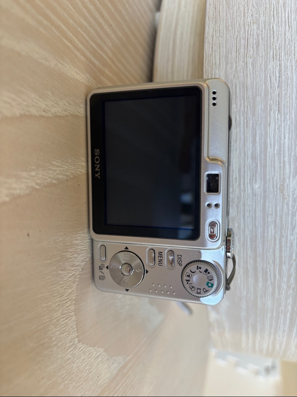 Sony Compact Point-and-Shoot Camera in Silver - Picture 8 of 14